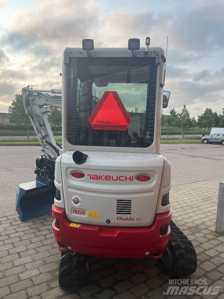 Takeuchi TB 225 Miniekskavaatorid < 7 t