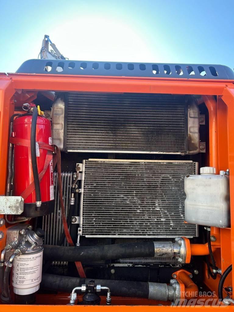 Doosan DX 210 W Ratasekskavaatorid
