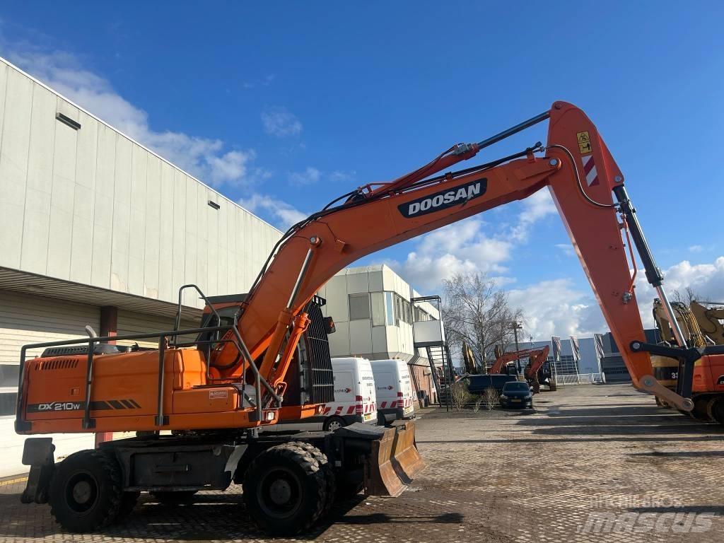 Doosan DX 210 W Ratasekskavaatorid