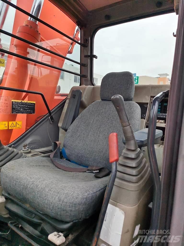Hitachi ZX 135 US Roomikekskavaatorid