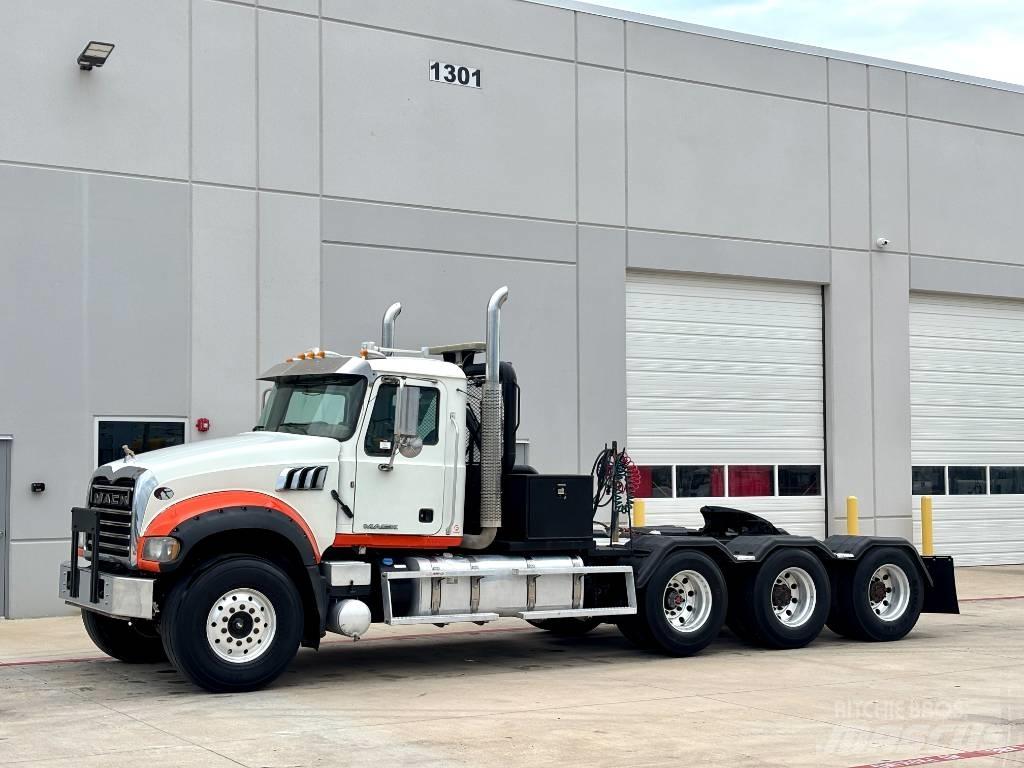 Mack GU 713 Puksiirid