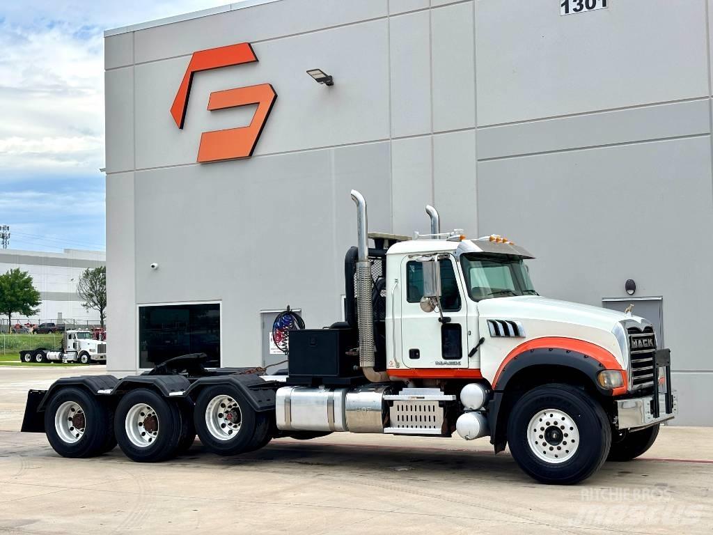 Mack GU 713 Puksiirid