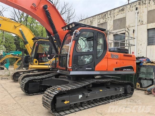 Doosan DX 300 LC Roomikekskavaatorid