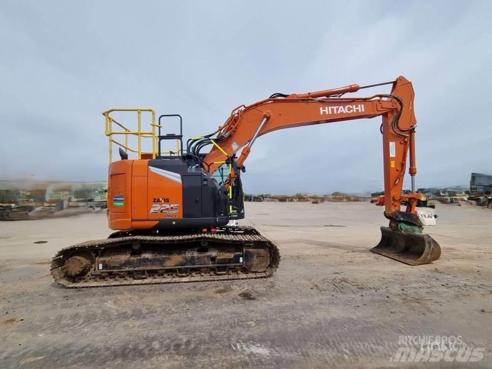Hitachi ZX225USLC-7 Roomikekskavaatorid