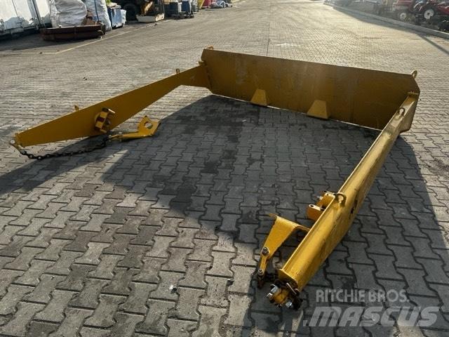 CAT 725 TAIL GATE Liigendraamiga pinnaseveokid