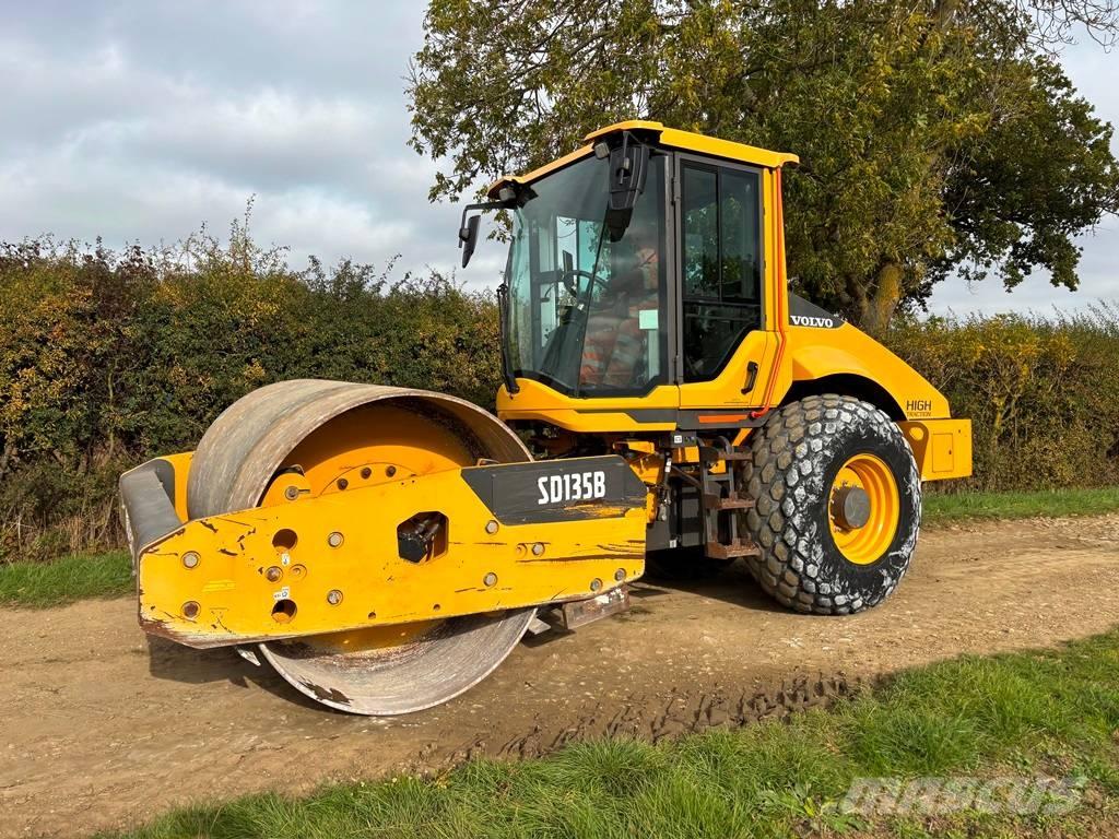 Volvo SD 135 B Ühe trumliga rullid