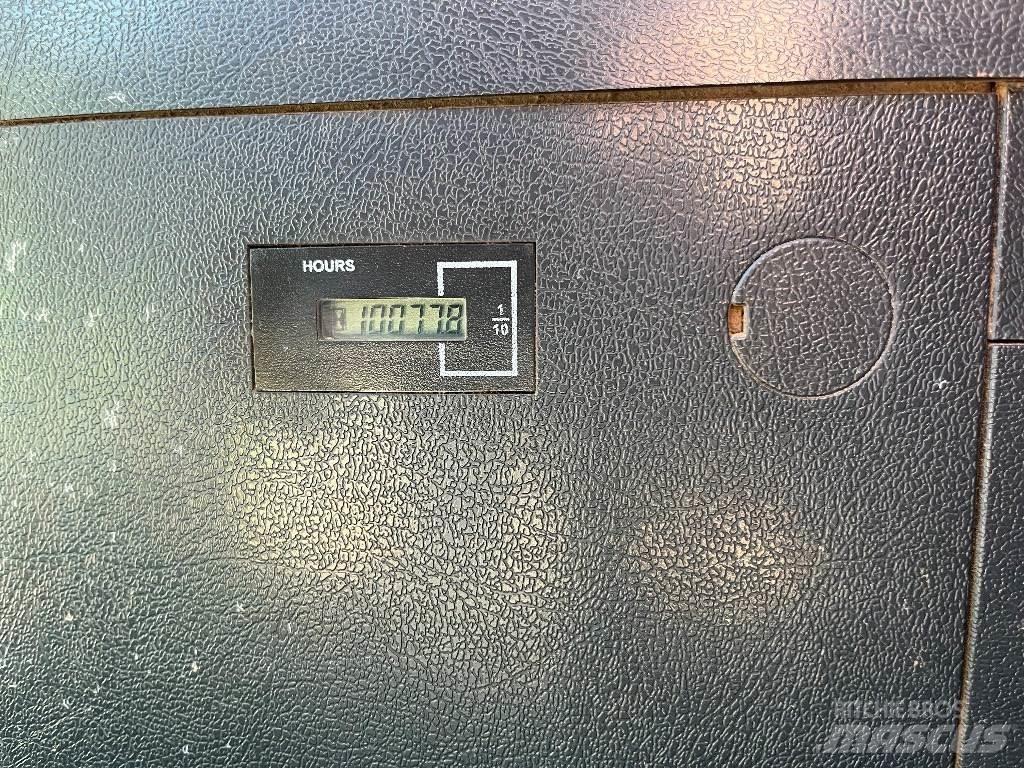 Hyundai HX 180 L Roomikekskavaatorid