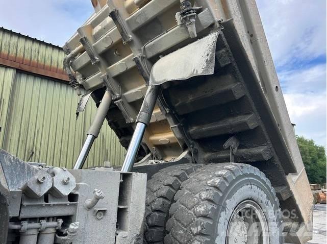 Komatsu HD605-7 Karjääriveokid