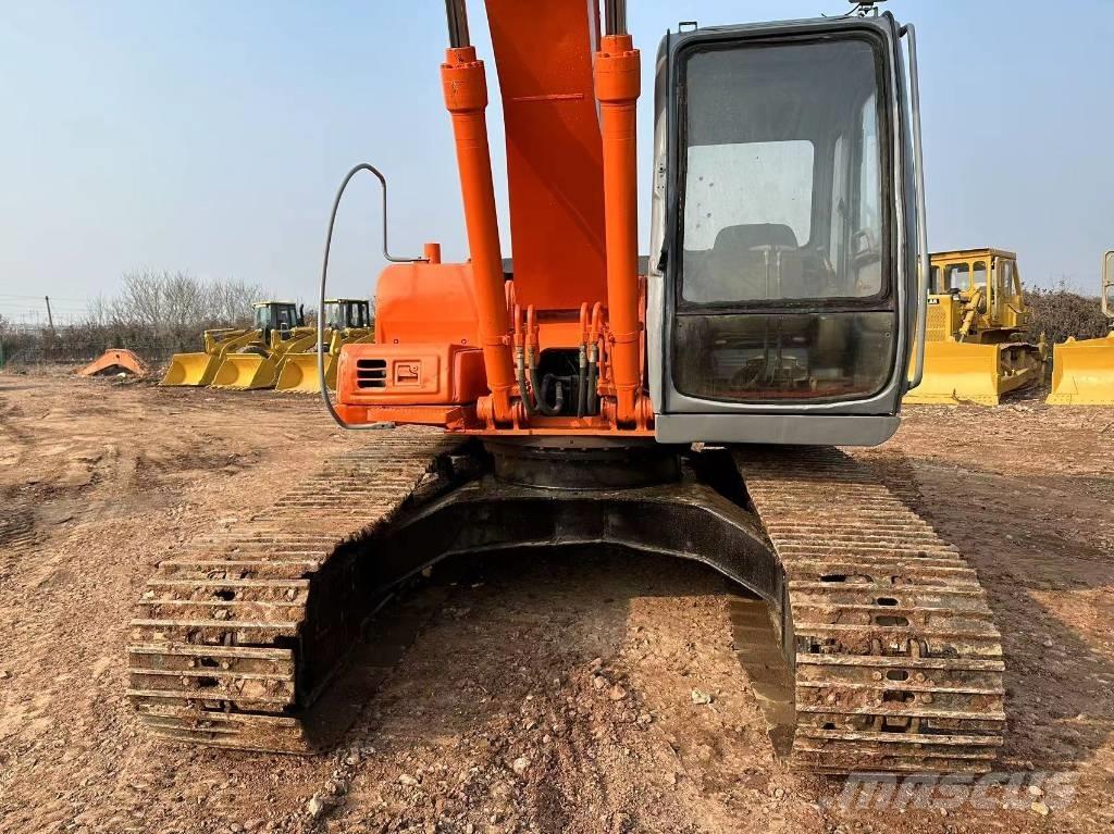 Hitachi EX 200 Roomikekskavaatorid