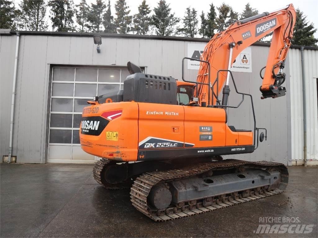 Doosan DX225LC-7 Roomikekskavaatorid