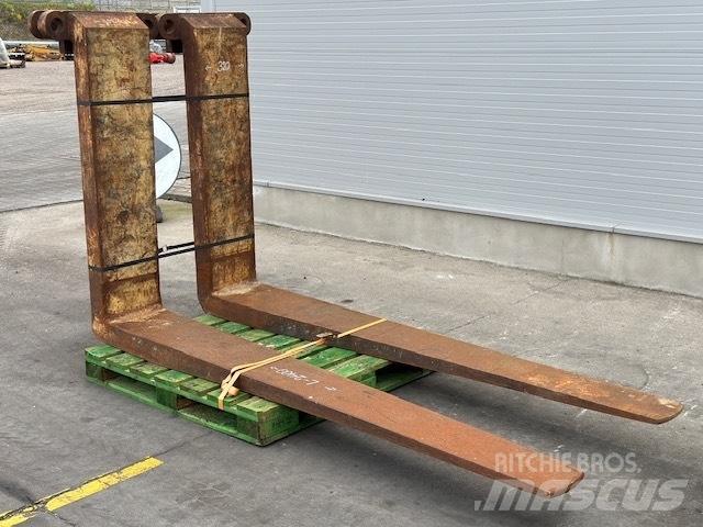 CAT 25-30 ton /988 Tõstekahvlid