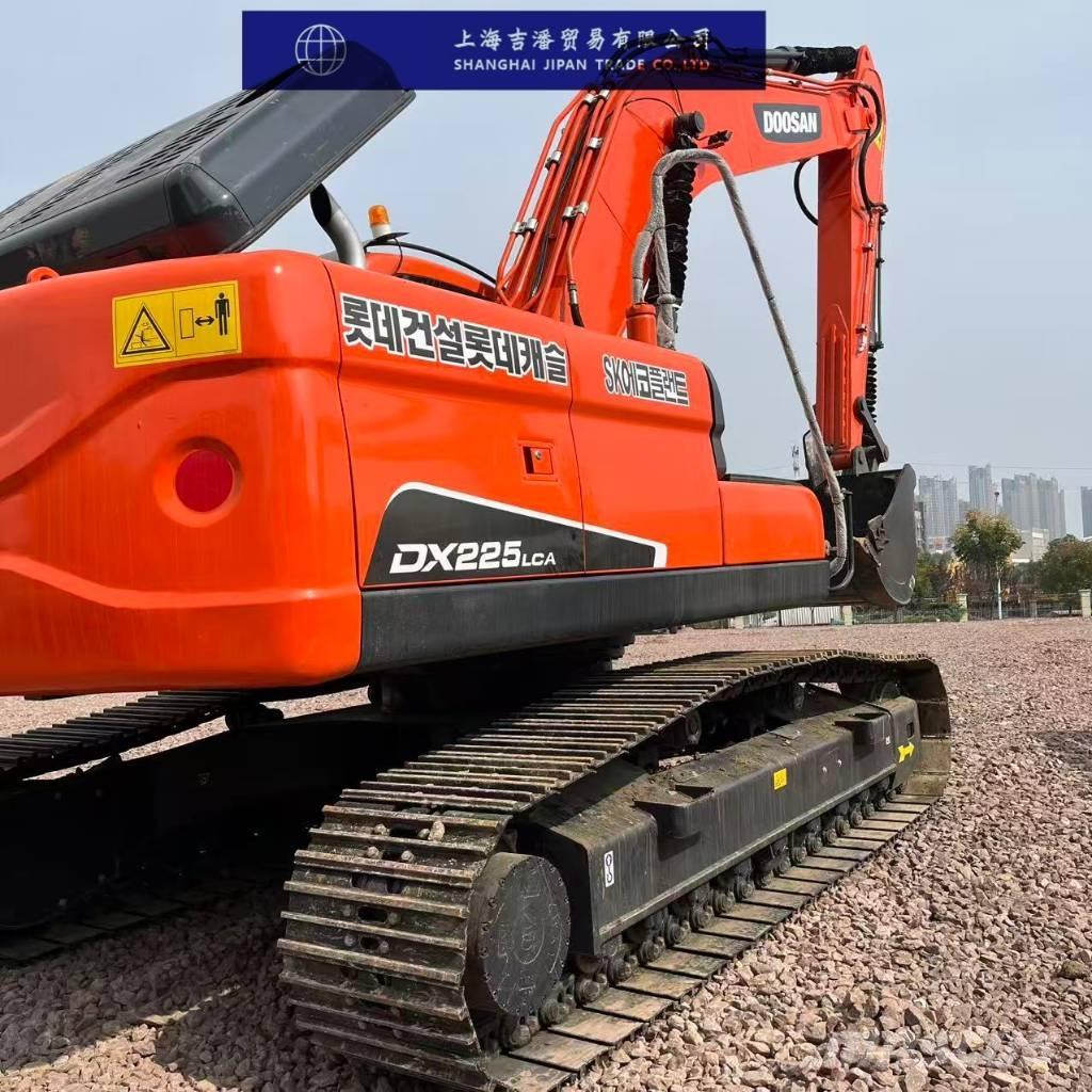 Doosan DX 225 Roomikekskavaatorid