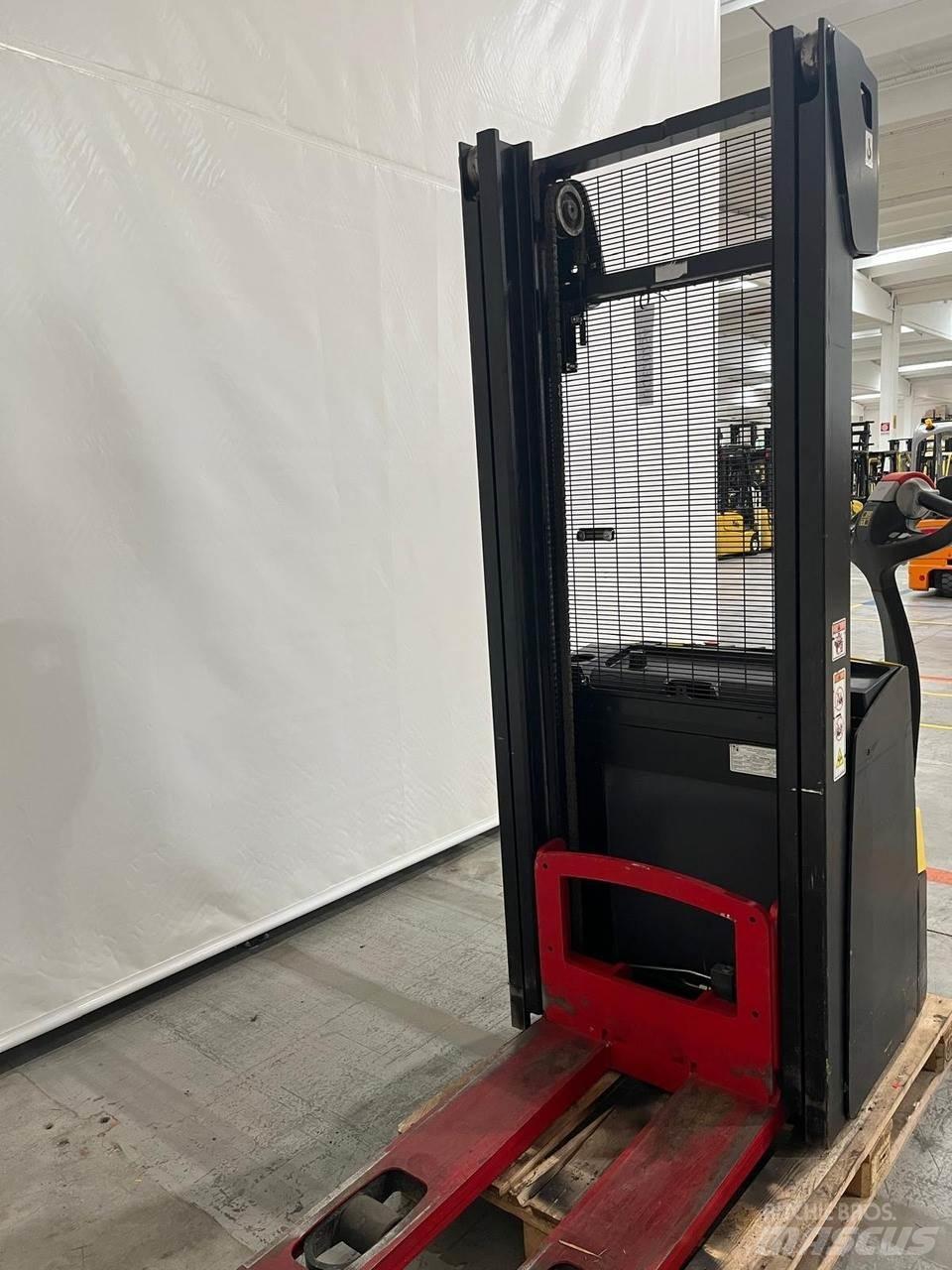 Hyster S1.2 Järelkäidavad virnastajad