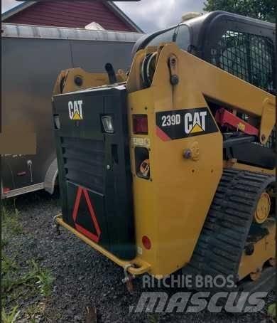 CAT 239 D Kompaktlaadurid