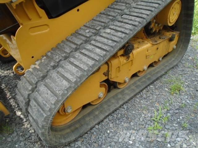 CAT 239 D Kompaktlaadurid