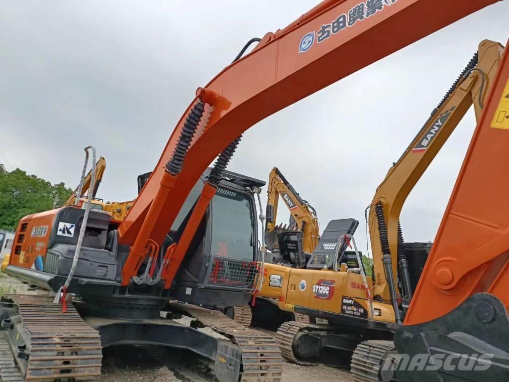 Hitachi ZX210 Roomikekskavaatorid