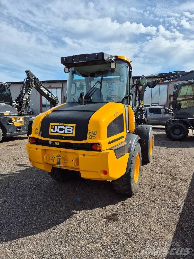 JCB 409 Rataslaadurid