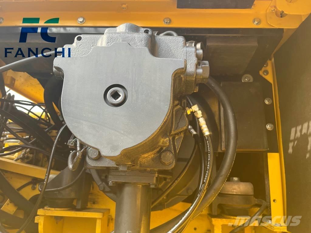 Komatsu PC 450-8 Roomikekskavaatorid