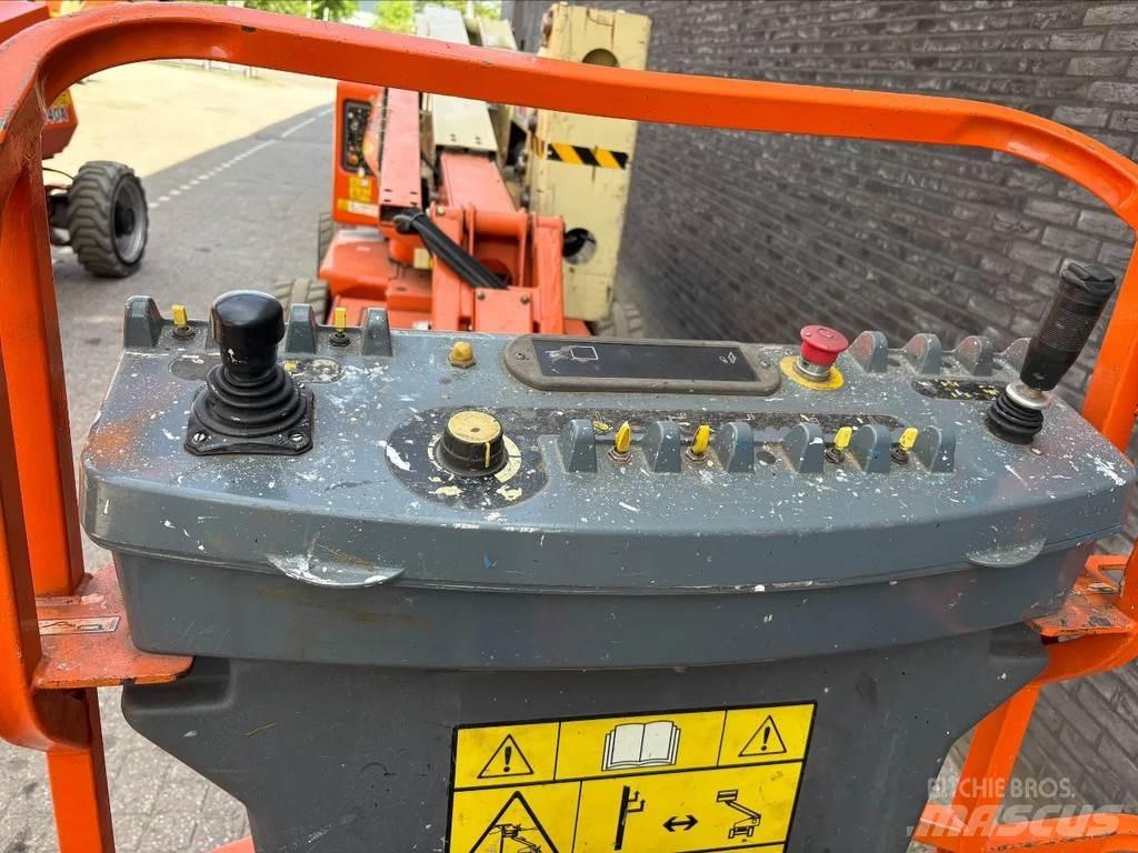 JLG E450AJ Iseliikuvad poomtõstukid