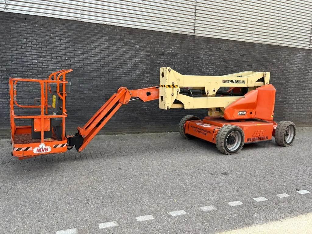 JLG E450AJ Iseliikuvad poomtõstukid