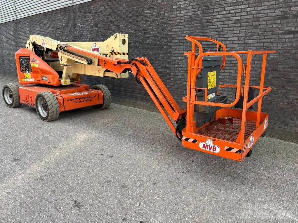JLG E450AJ Iseliikuvad poomtõstukid