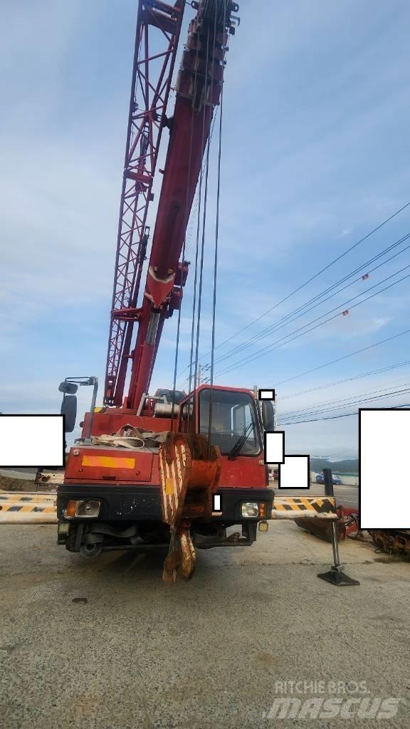 Liebherr LTM 1055-1 Maastikutõstukid