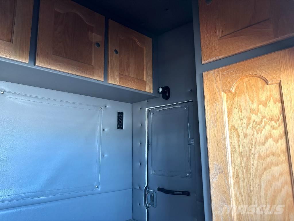 Mack Titan TD 713 Sadulveokid