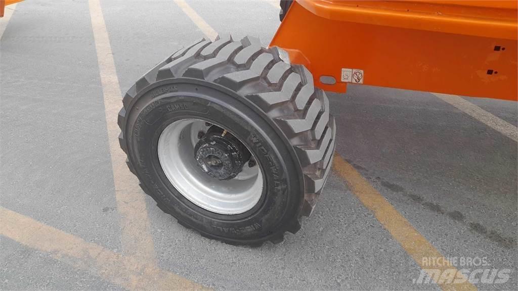 JLG 450AJSII Iseliikuvad poomtõstukid