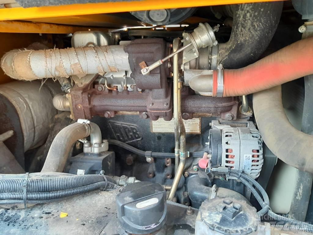 JCB 6 TST Väikekallurid