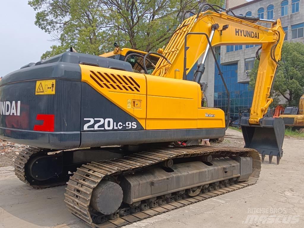 Hyundai R220LC-9S Roomikekskavaatorid