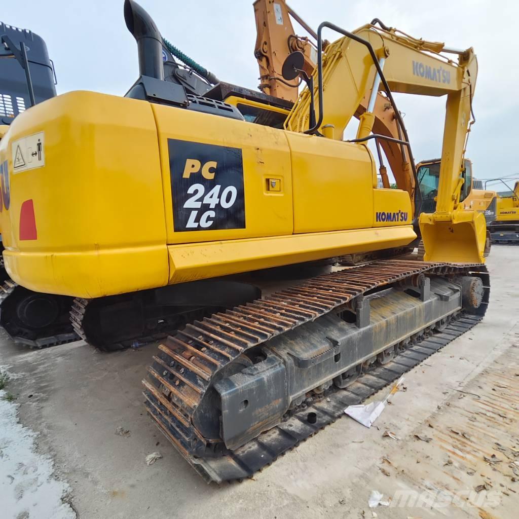 Komatsu PC 240-8 Roomikekskavaatorid