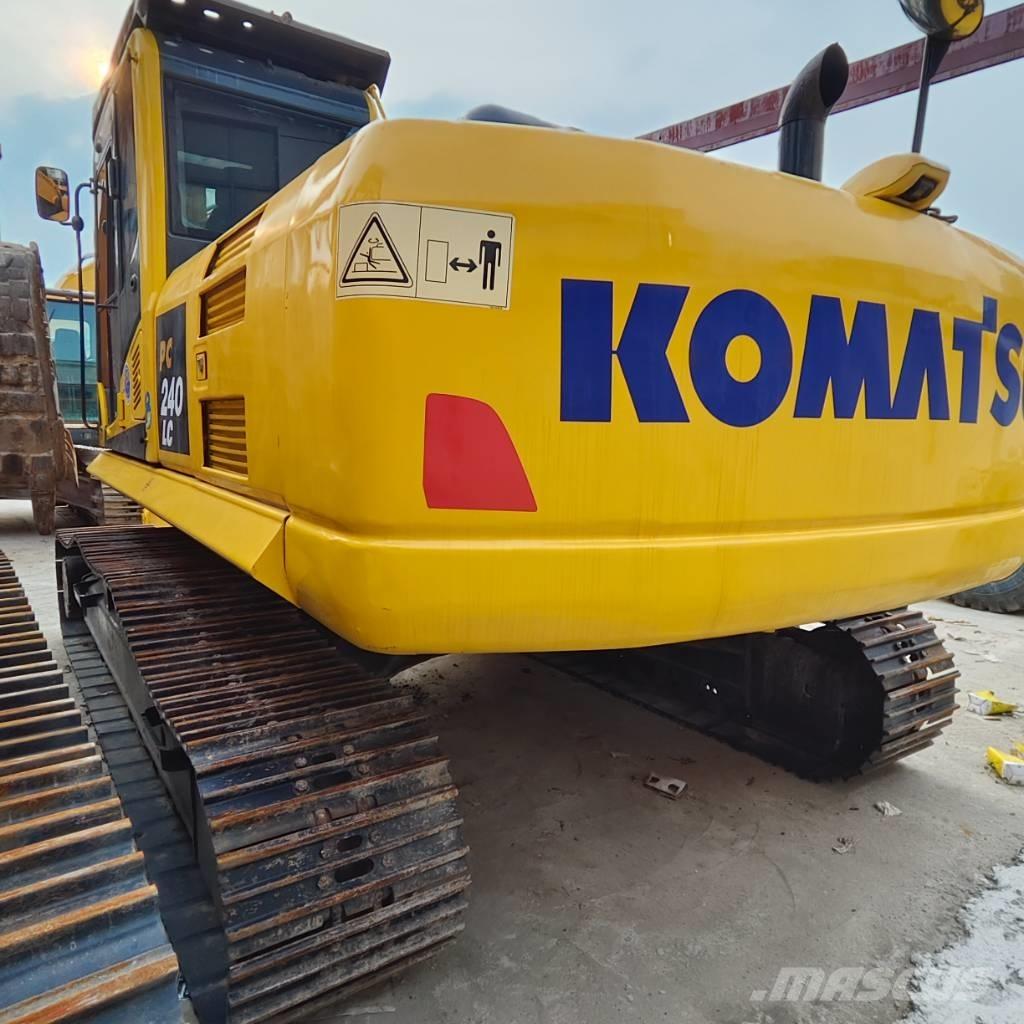 Komatsu PC 240-8 Roomikekskavaatorid