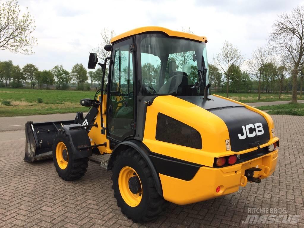 JCB 406 Rataslaadurid