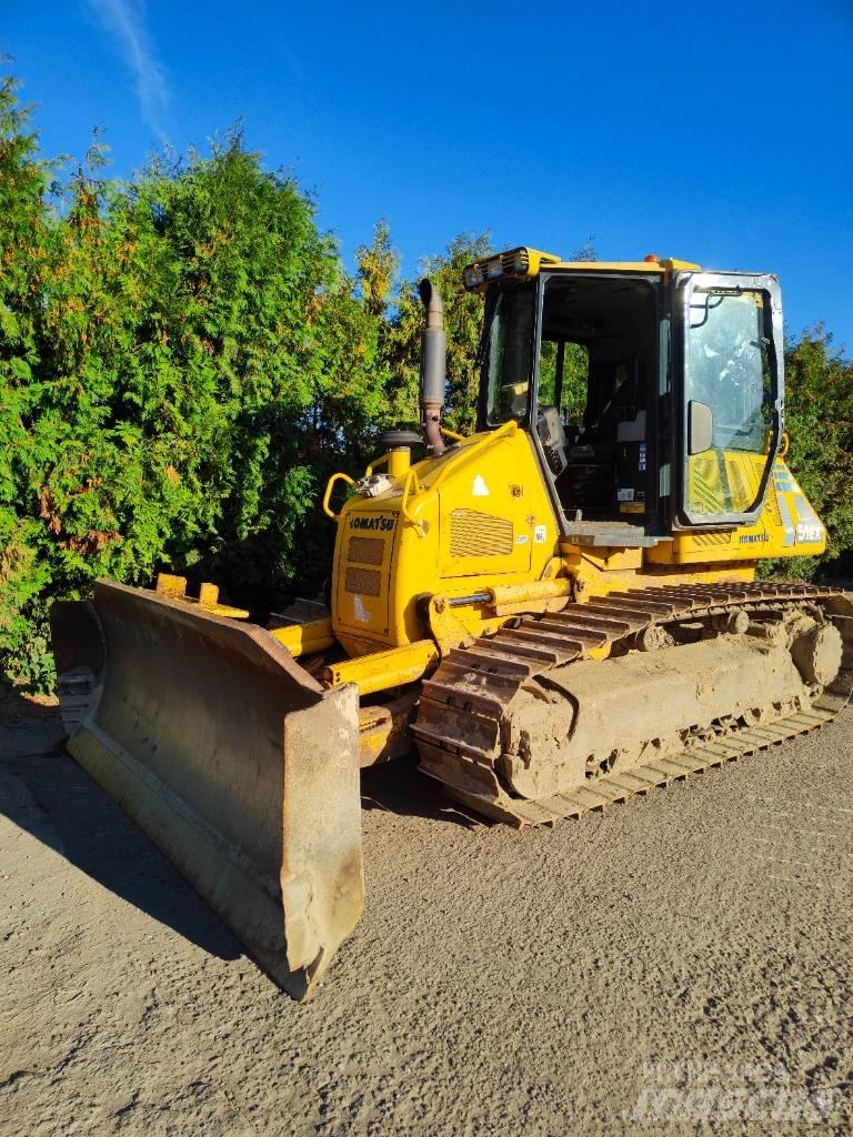 Komatsu D 51 Buldooserid