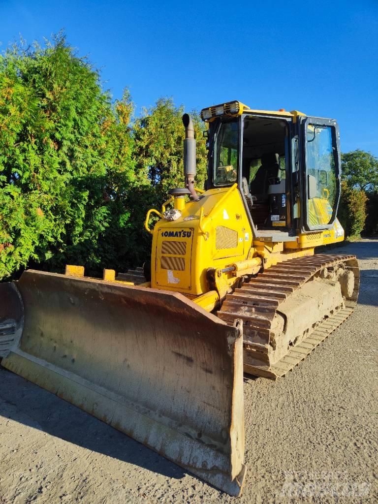 Komatsu D 51 Buldooserid