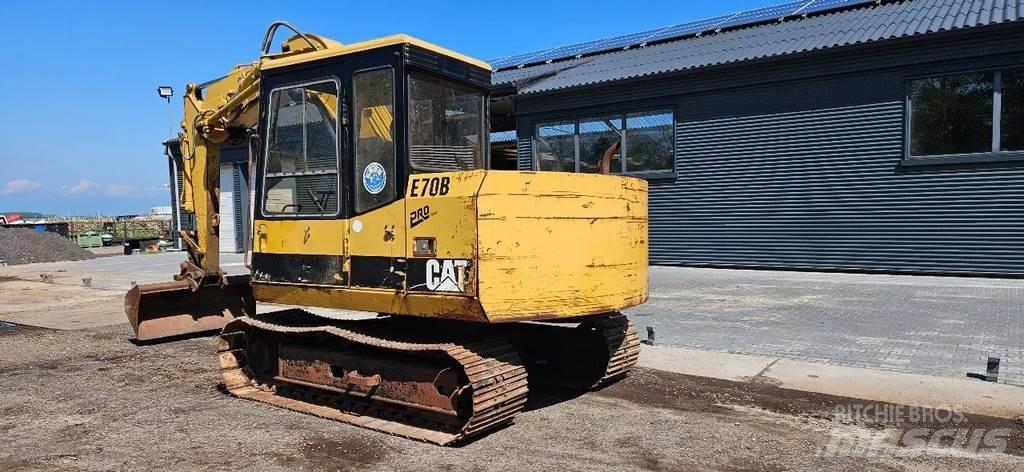 CAT E 70 B Väikeekskavaatorid 7t-12t