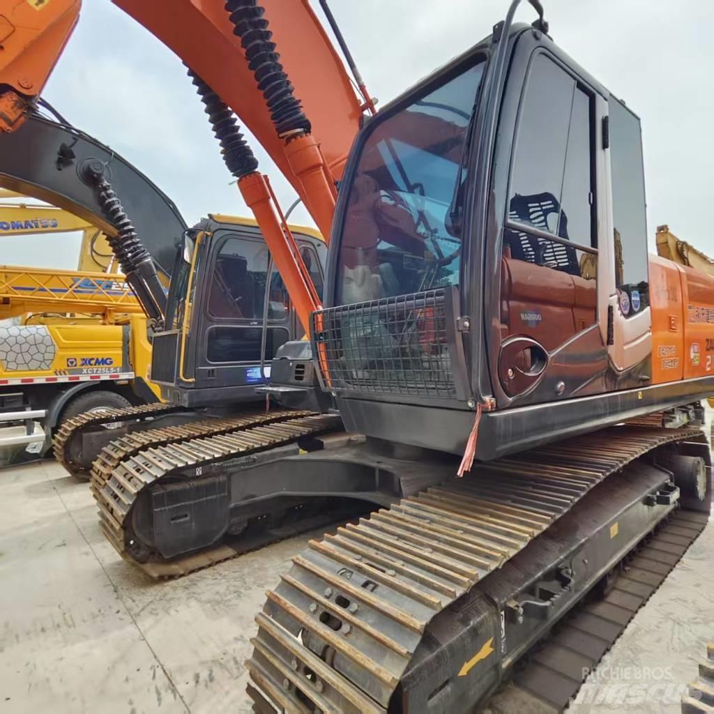 Hitachi ZX 210 Roomikekskavaatorid