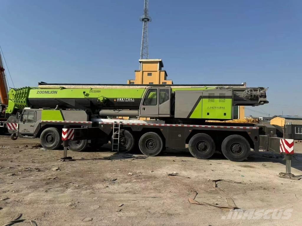 Zoomlion 220 Ton Maastikutõstukid