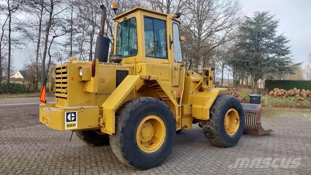 CAT 920 Rataslaadurid