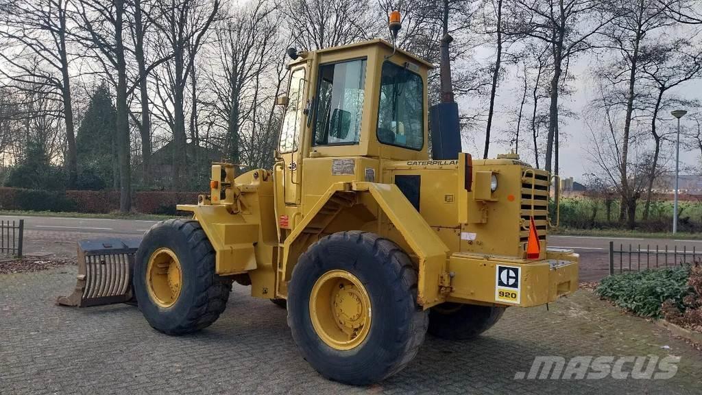 CAT 920 Rataslaadurid