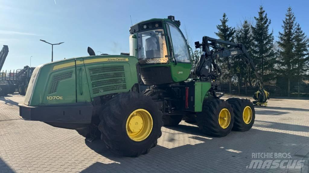 John Deere 1070 E Harvesterid