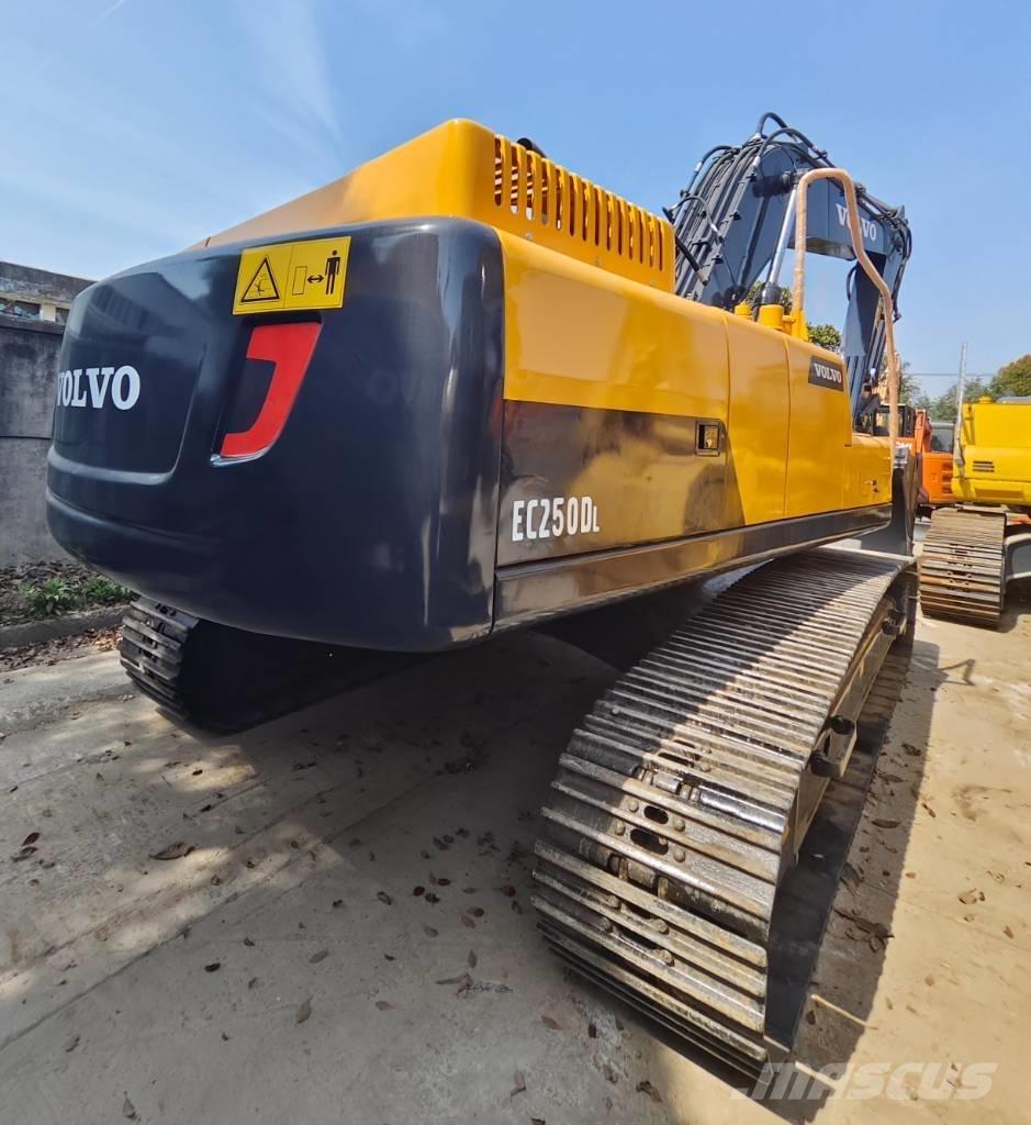 Volvo EC 250 D L Roomikekskavaatorid