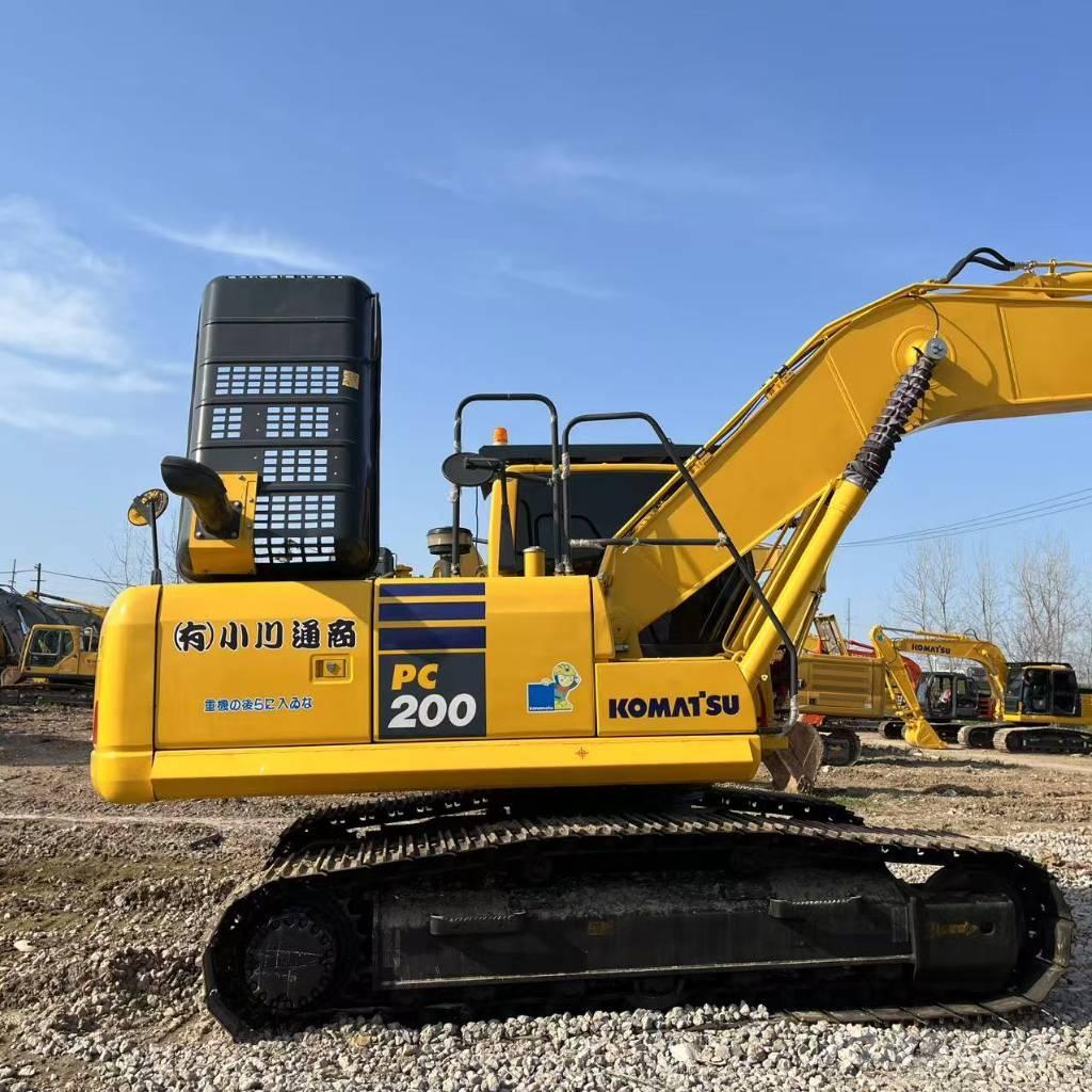 Komatsu PC 200 Roomikekskavaatorid