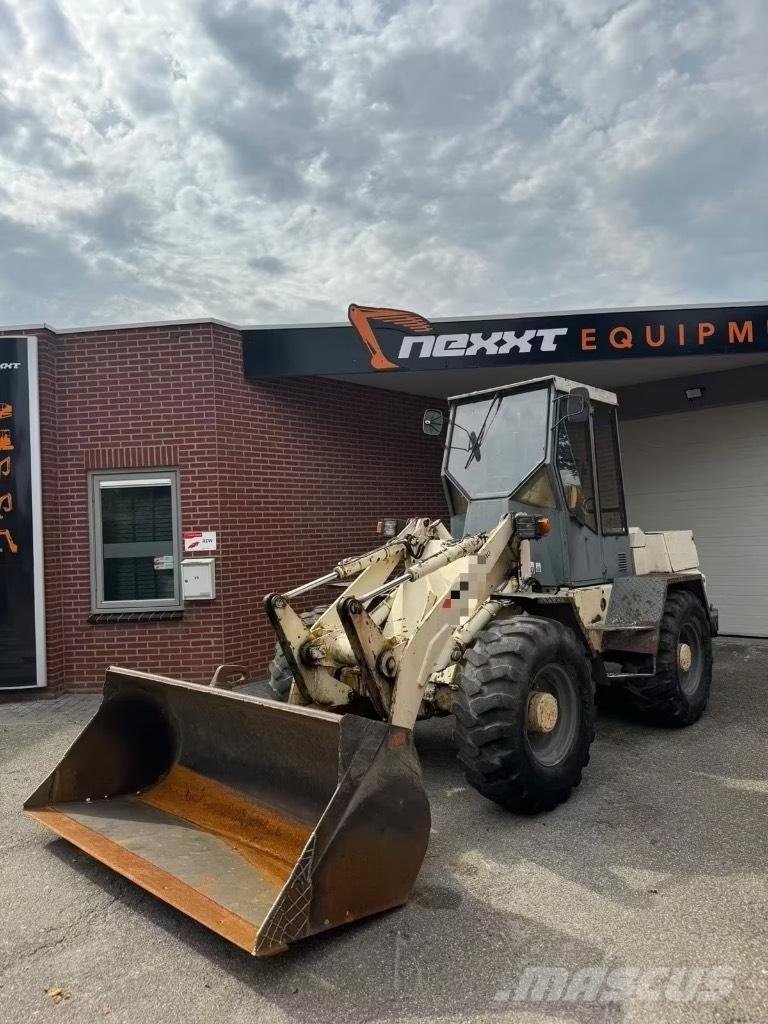 Atlas AR 72 Rataslaadurid