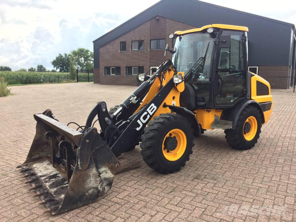 JCB 406 Rataslaadurid