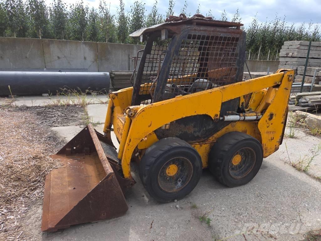 Komatsu SK 714 Kompaktlaadurid