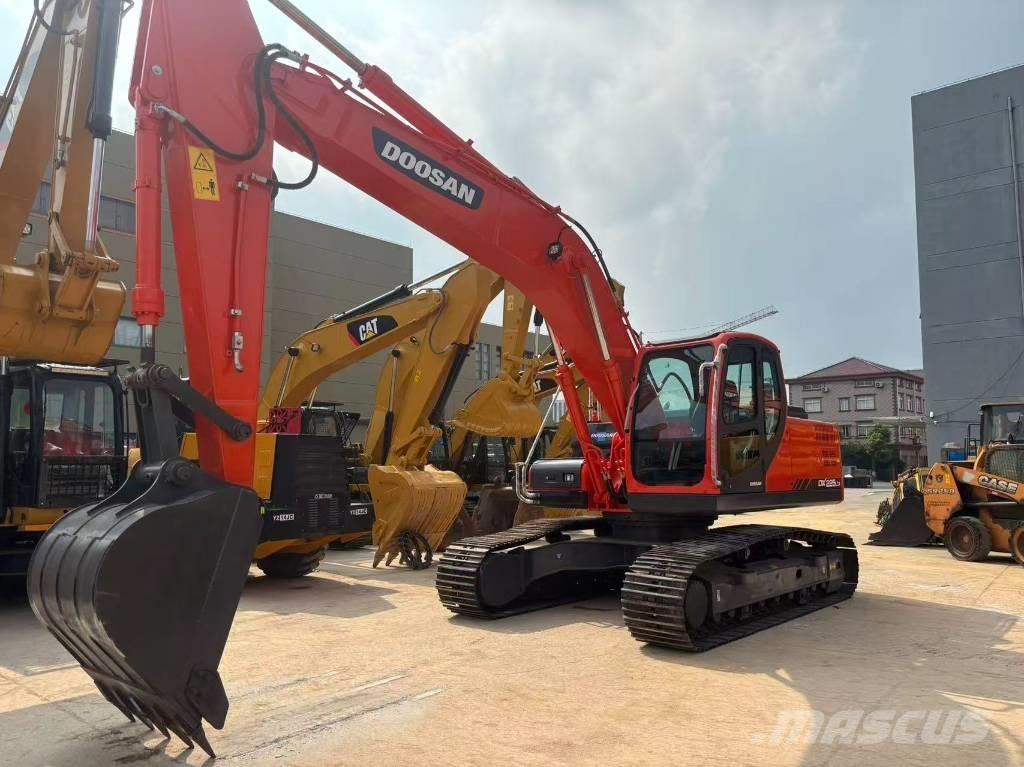 Doosan DX 225 Roomikekskavaatorid