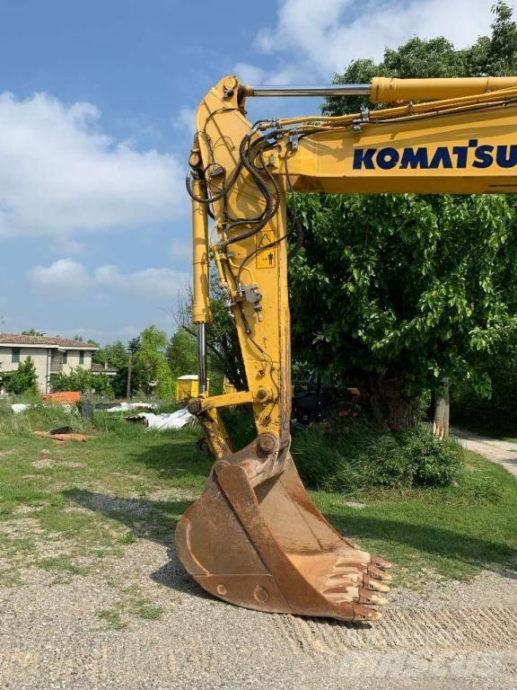 Komatsu PC 210 NLC-8 Roomikekskavaatorid
