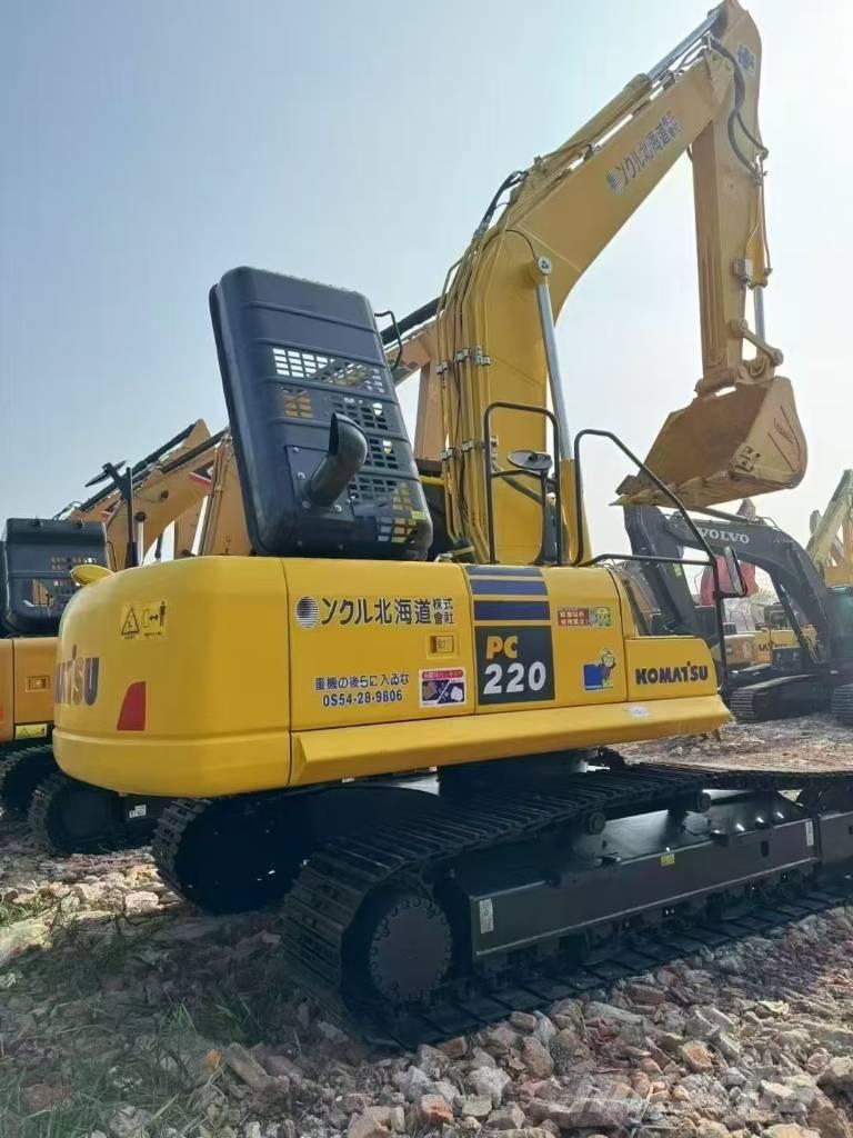 Komatsu PC 220-8 Roomikekskavaatorid