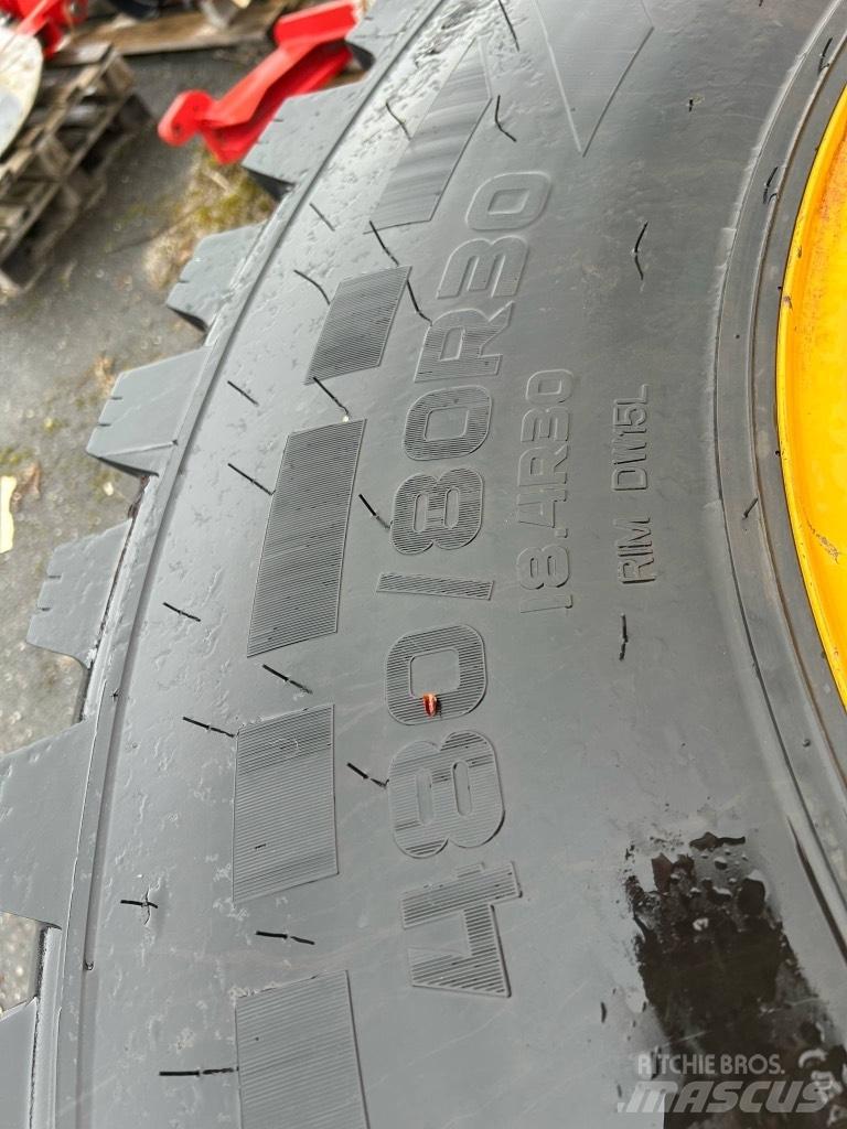JCB 4220 FASTRAC Traktorid